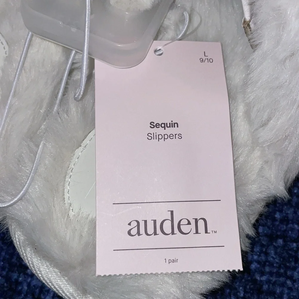 NWT Auden Cream Fuzzy Slippers with Silver Sequin Accents.  Size Large 9/10. - Picture 6 of 7